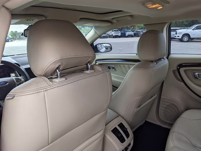 2018 White Platinum Clearcoat Metallic Ford Taurus Limited FWD Sedan