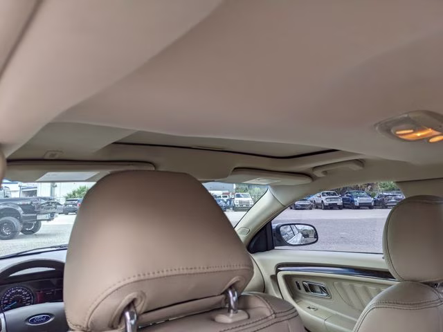 2018 White Platinum Clearcoat Metallic Ford Taurus Limited FWD Sedan