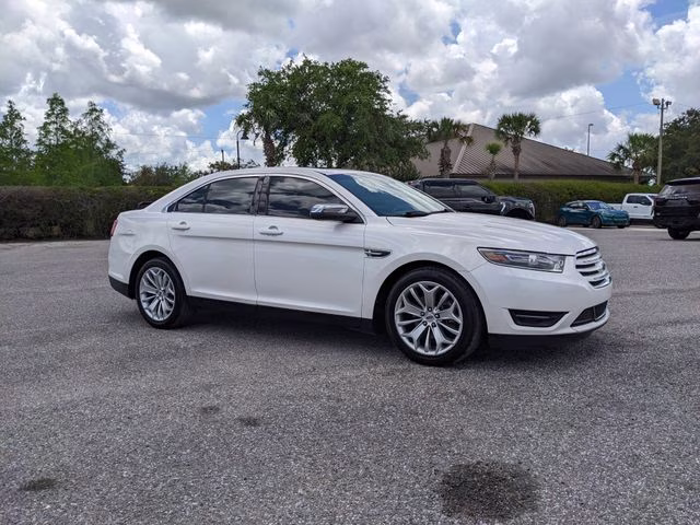 2018 White Platinum Clearcoat Metallic Ford Taurus Limited FWD Sedan