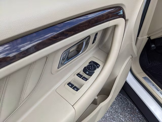 2018 White Platinum Clearcoat Metallic Ford Taurus Limited FWD Sedan