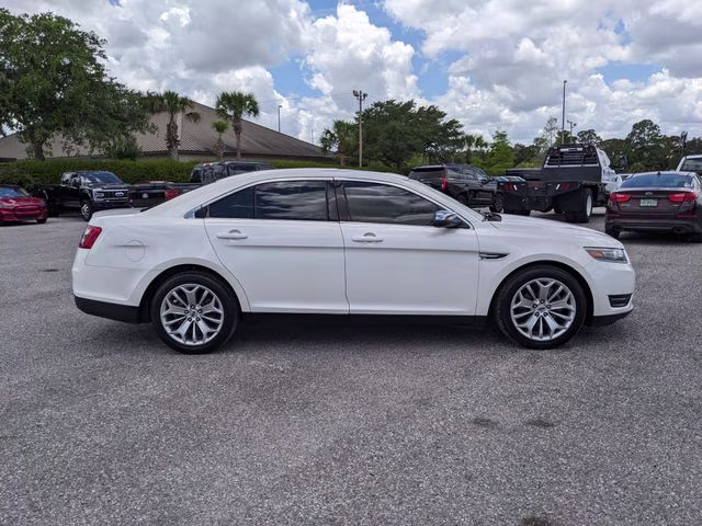 2018 White Platinum Clearcoat Metallic Ford Taurus Limited FWD Sedan