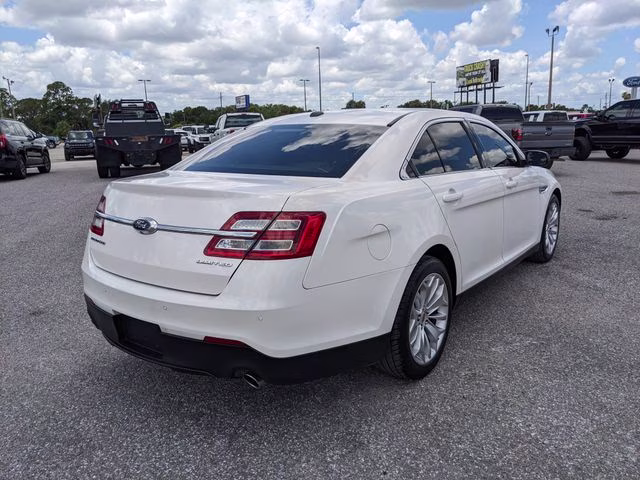 2018 White Platinum Clearcoat Metallic Ford Taurus Limited FWD Sedan