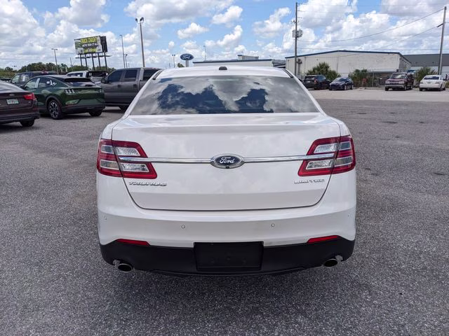 2018 White Platinum Clearcoat Metallic Ford Taurus Limited FWD Sedan
