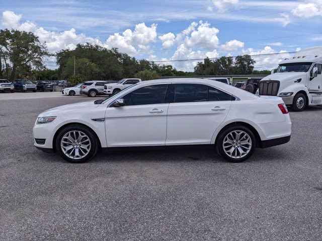 2018 White Platinum Clearcoat Metallic Ford Taurus Limited FWD Sedan
