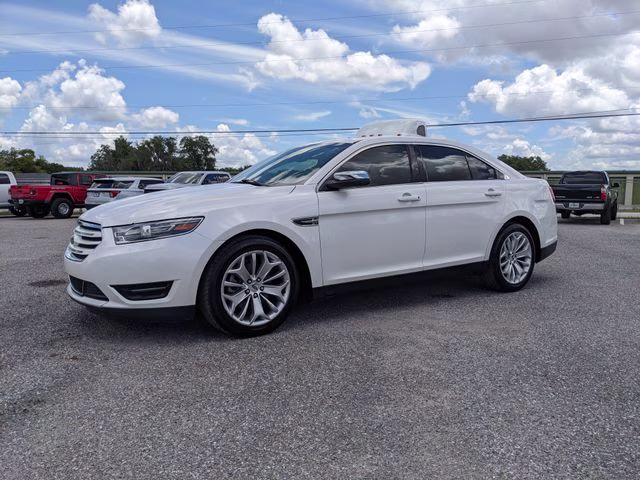 2018 White Platinum Clearcoat Metallic Ford Taurus Limited FWD Sedan