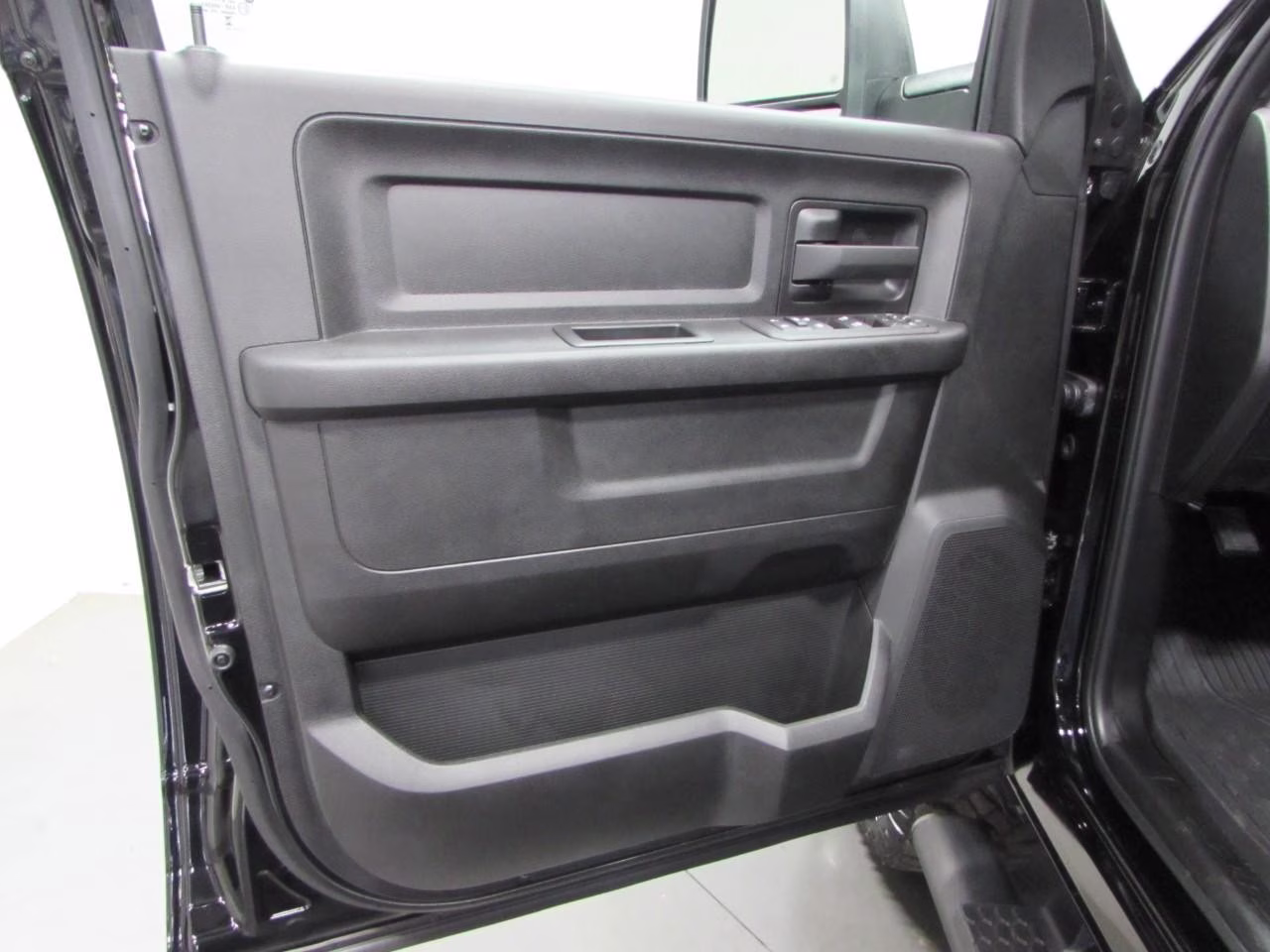 2026 Diamond Black Crystal Pearlcoat Ram 2500 Warlock 4X4 Truck