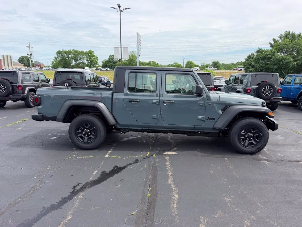 2026 Anvil Clearcoat Jeep Gladiator Sport 4X4 Truck