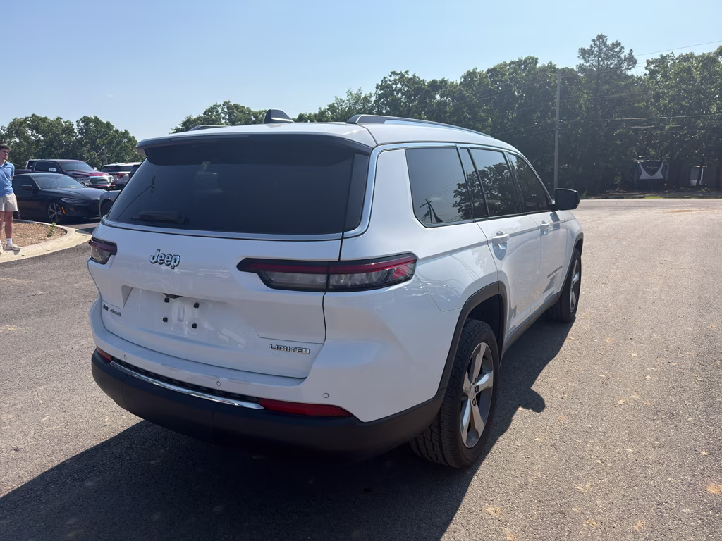 2022 Bright White Clearcoat Jeep Grand Cherokee L Limited 4X4 SUV