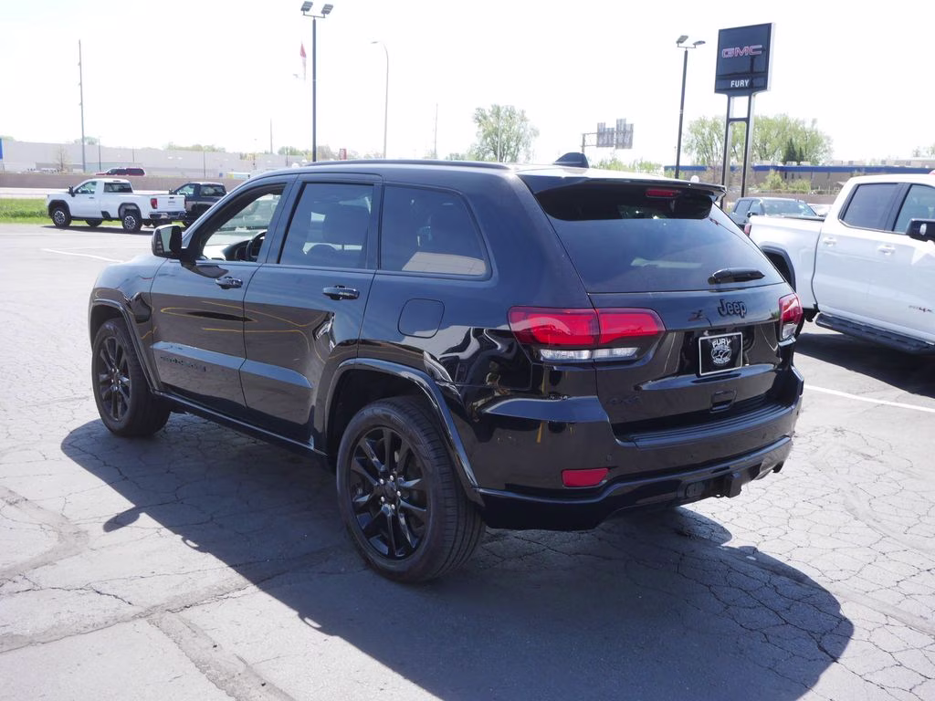 2021 Diamond Black Crystal Pearlcoat Jeep Grand Cherokee Laredo X 4X4 SUV
