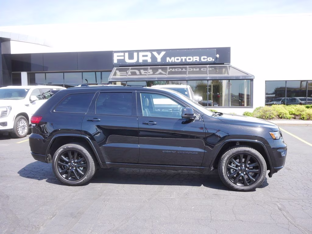 2021 Diamond Black Crystal Pearlcoat Jeep Grand Cherokee Laredo X 4X4 SUV