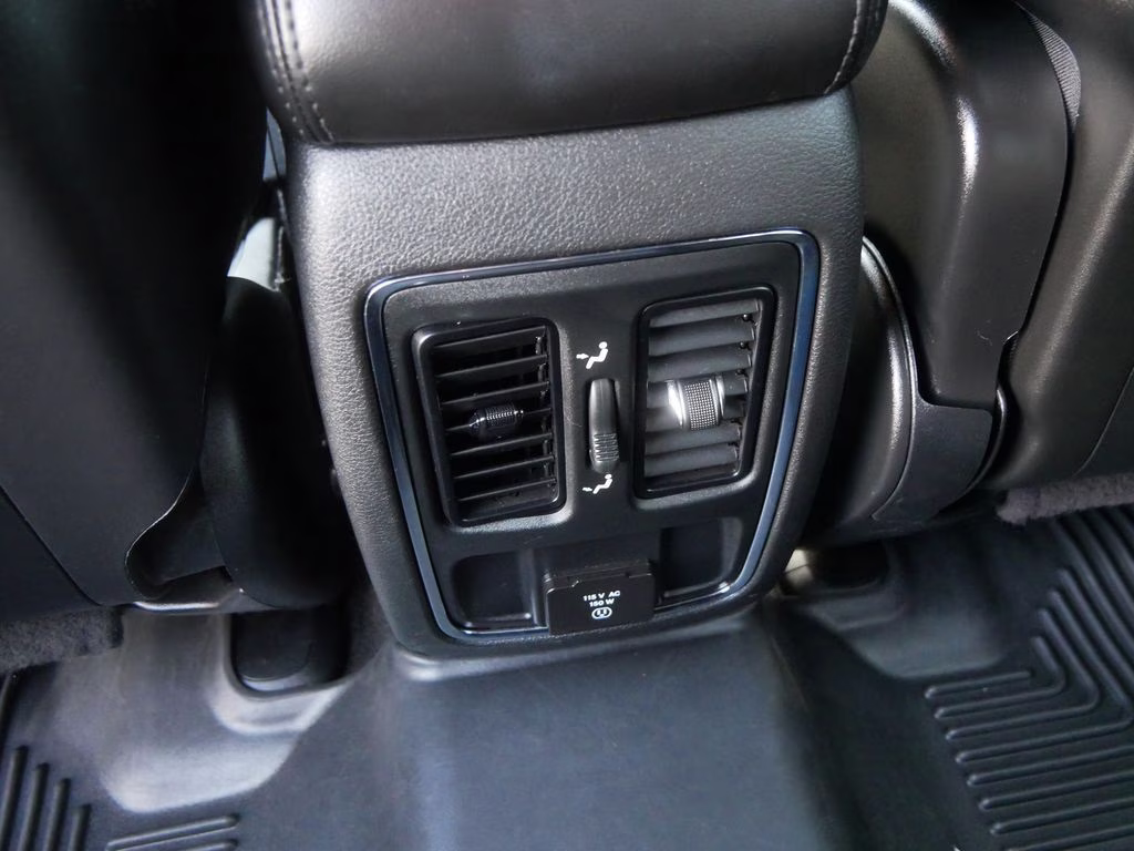 2021 Diamond Black Crystal Pearlcoat Jeep Grand Cherokee Laredo X 4X4 SUV
