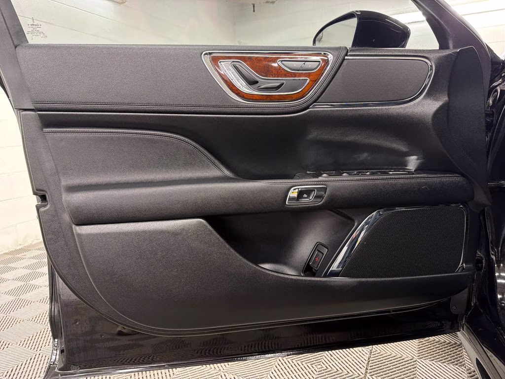 2019 Black Metallic Lincoln Continental Select FWD Sedan