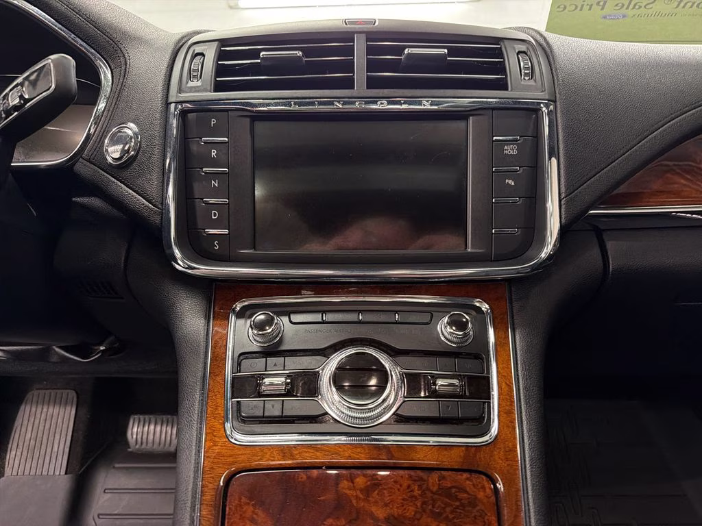 2019 Black Metallic Lincoln Continental Select FWD Sedan