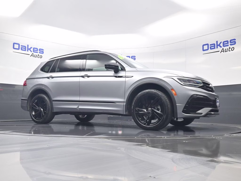 2023 Silver Metallic Volkswagen Tiguan 2.0T SE R-Line Black FWD SUV