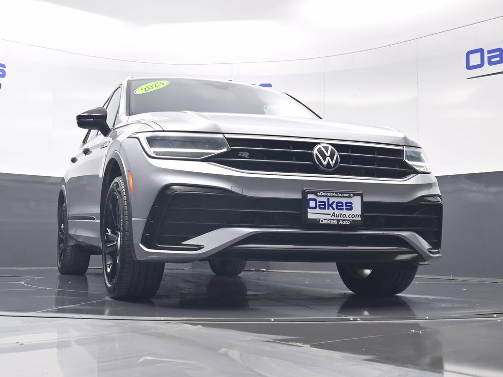 2023 Silver Metallic Volkswagen Tiguan 2.0T SE R-Line Black FWD SUV