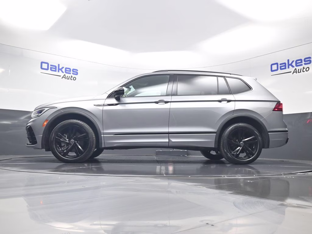 2023 Silver Metallic Volkswagen Tiguan 2.0T SE R-Line Black FWD SUV