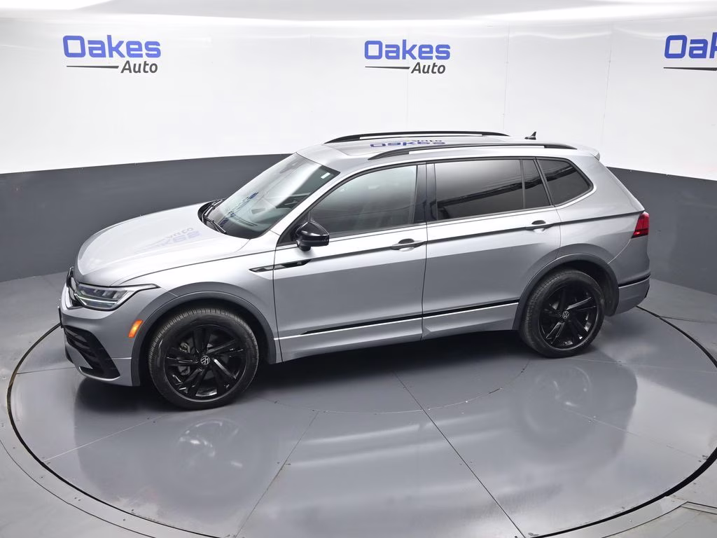 2023 Silver Metallic Volkswagen Tiguan 2.0T SE R-Line Black FWD SUV