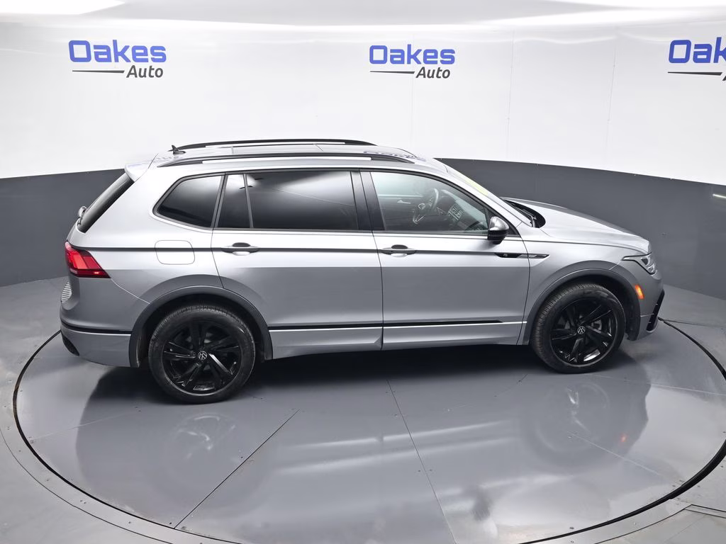 2023 Silver Metallic Volkswagen Tiguan 2.0T SE R-Line Black FWD SUV
