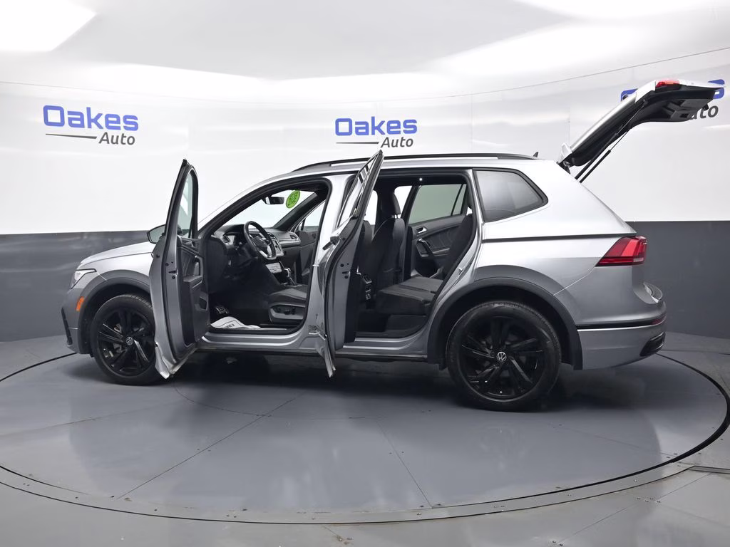 2023 Silver Metallic Volkswagen Tiguan 2.0T SE R-Line Black FWD SUV