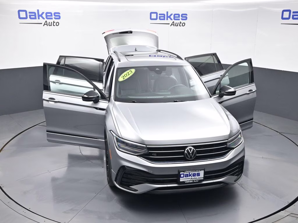 2023 Silver Metallic Volkswagen Tiguan 2.0T SE R-Line Black FWD SUV