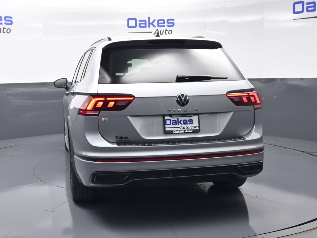 2023 Silver Metallic Volkswagen Tiguan 2.0T SE R-Line Black FWD SUV