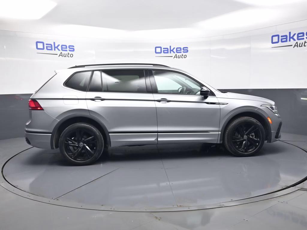 2023 Silver Metallic Volkswagen Tiguan 2.0T SE R-Line Black FWD SUV