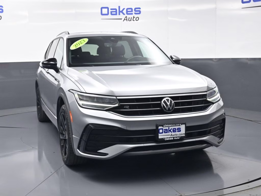 2023 Silver Metallic Volkswagen Tiguan 2.0T SE R-Line Black FWD SUV