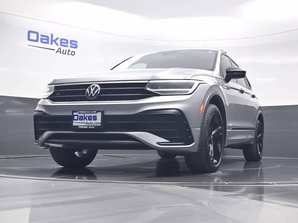 2023 Silver Metallic Volkswagen Tiguan 2.0T SE R-Line Black FWD SUV