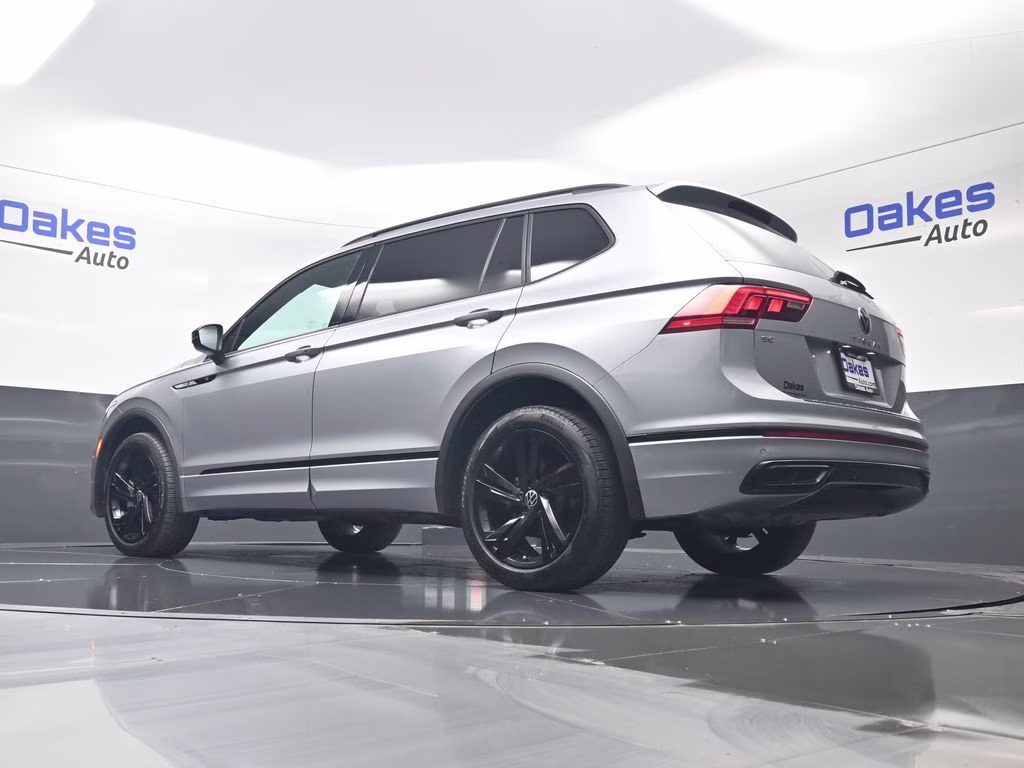 2023 Silver Metallic Volkswagen Tiguan 2.0T SE R-Line Black FWD SUV