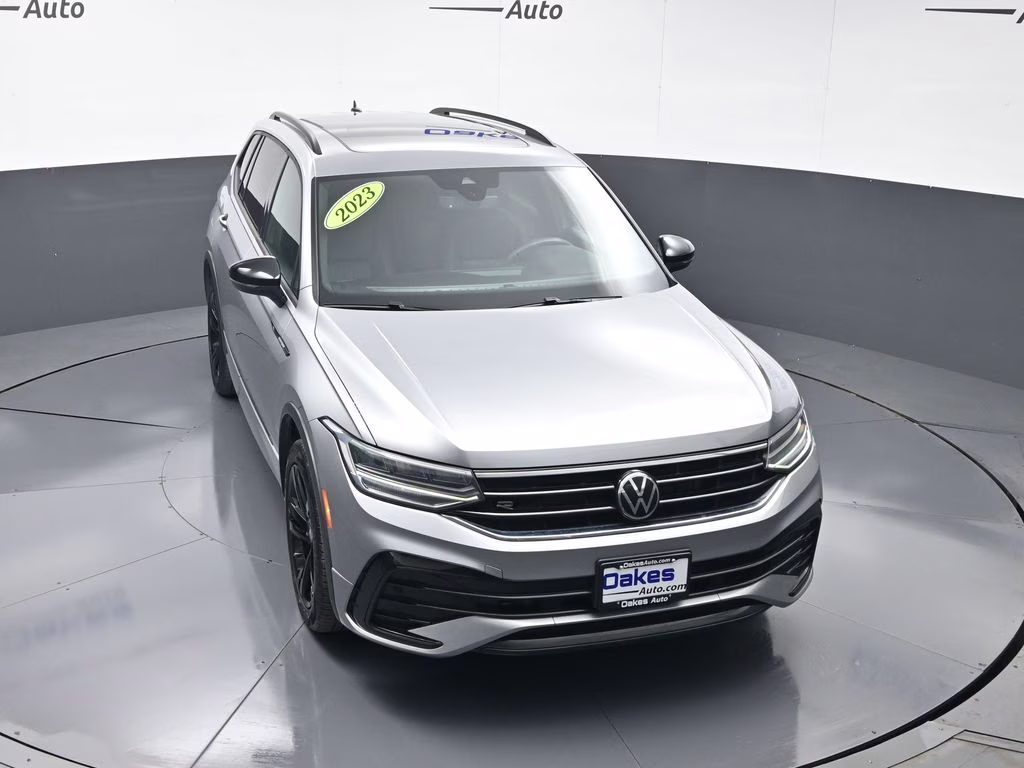 2023 Silver Metallic Volkswagen Tiguan 2.0T SE R-Line Black FWD SUV
