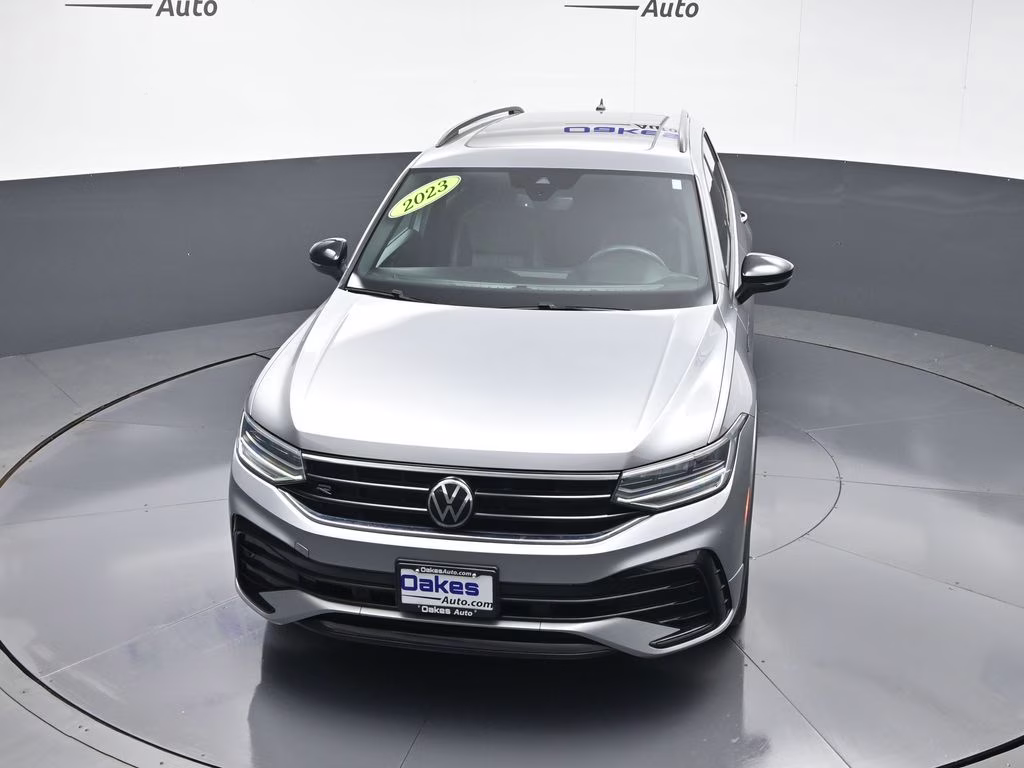 2023 Silver Metallic Volkswagen Tiguan 2.0T SE R-Line Black FWD SUV