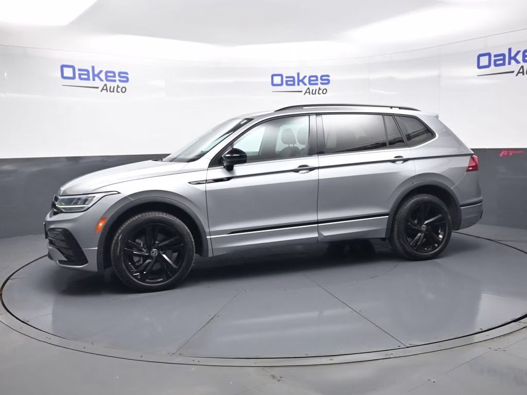 2023 Silver Metallic Volkswagen Tiguan 2.0T SE R-Line Black FWD SUV