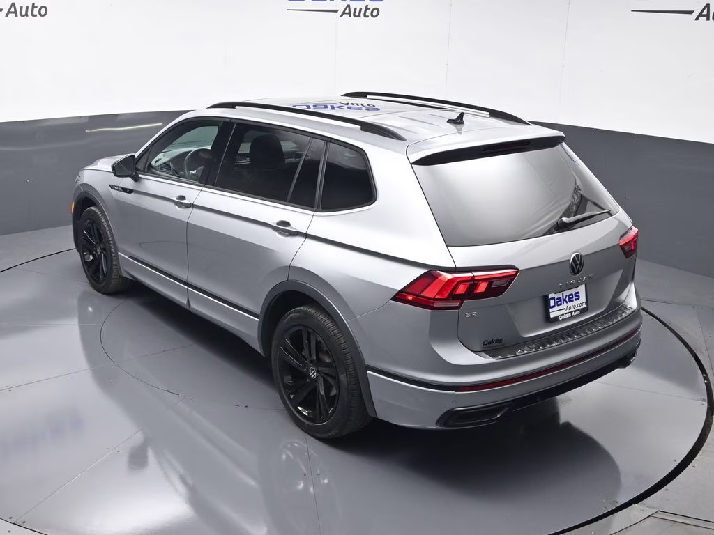 2023 Silver Metallic Volkswagen Tiguan 2.0T SE R-Line Black FWD SUV