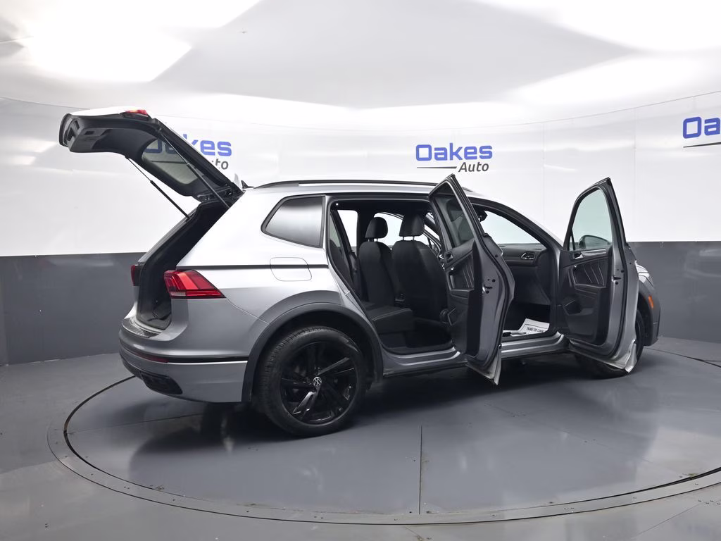 2023 Silver Metallic Volkswagen Tiguan 2.0T SE R-Line Black FWD SUV