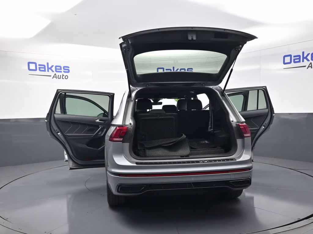 2023 Silver Metallic Volkswagen Tiguan 2.0T SE R-Line Black FWD SUV
