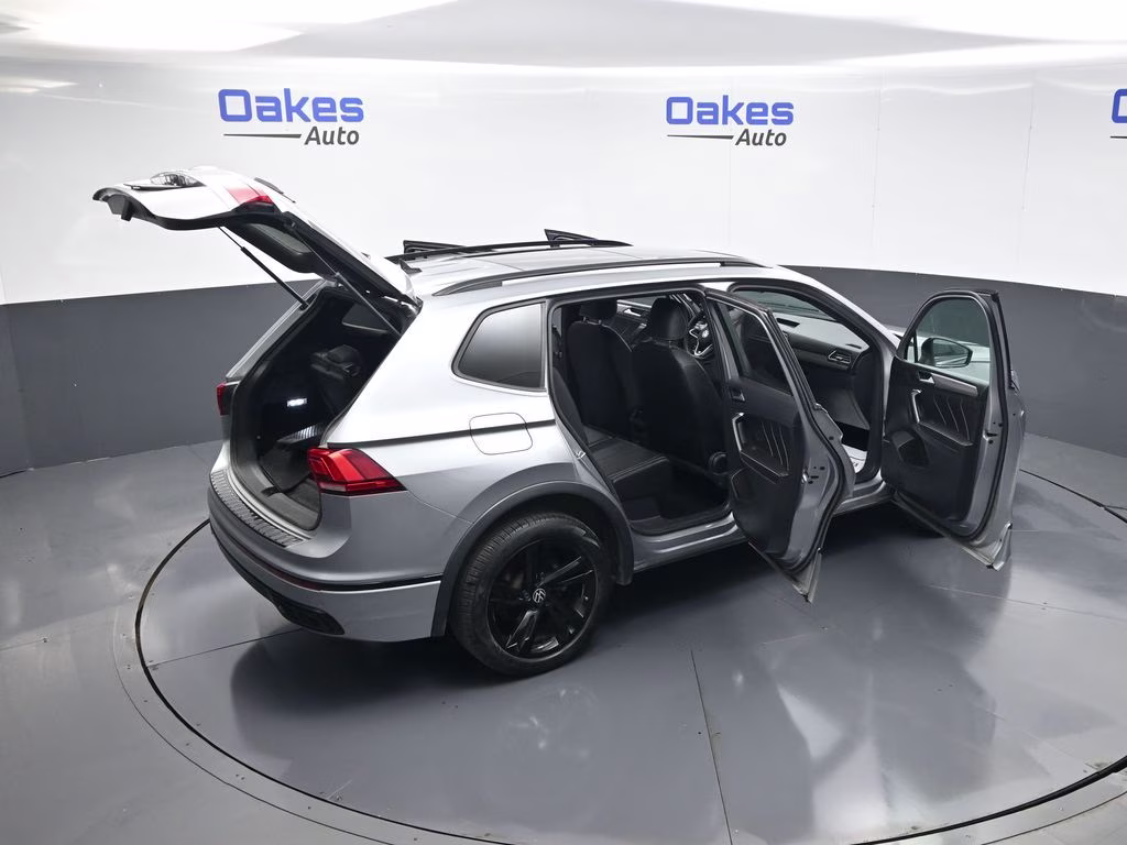 2023 Silver Metallic Volkswagen Tiguan 2.0T SE R-Line Black FWD SUV