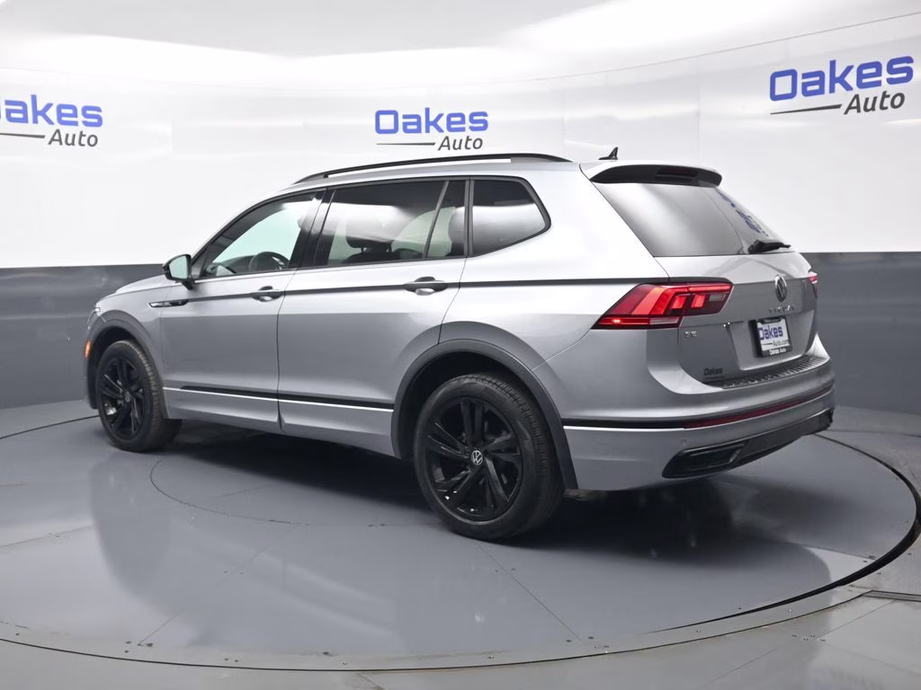 2023 Silver Metallic Volkswagen Tiguan 2.0T SE R-Line Black FWD SUV