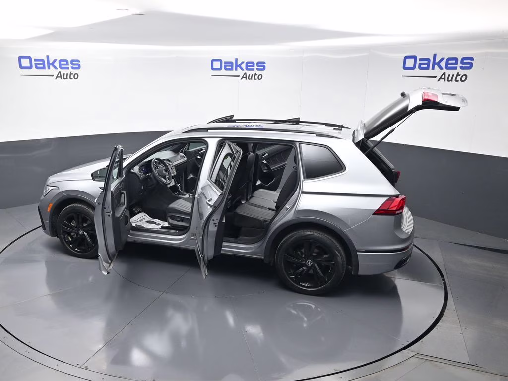 2023 Silver Metallic Volkswagen Tiguan 2.0T SE R-Line Black FWD SUV