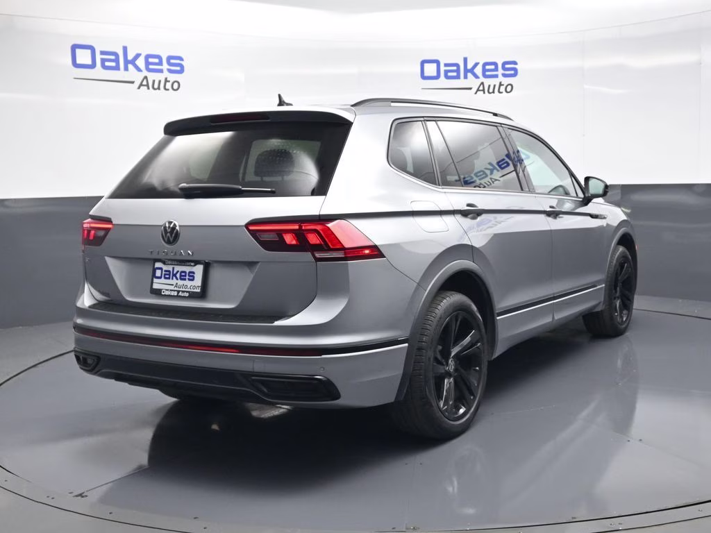 2023 Silver Metallic Volkswagen Tiguan 2.0T SE R-Line Black FWD SUV