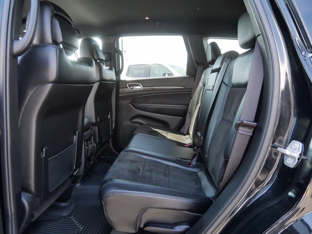 2021 Diamond Black Crystal Pearlcoat Jeep Grand Cherokee Laredo X 4X4 SUV