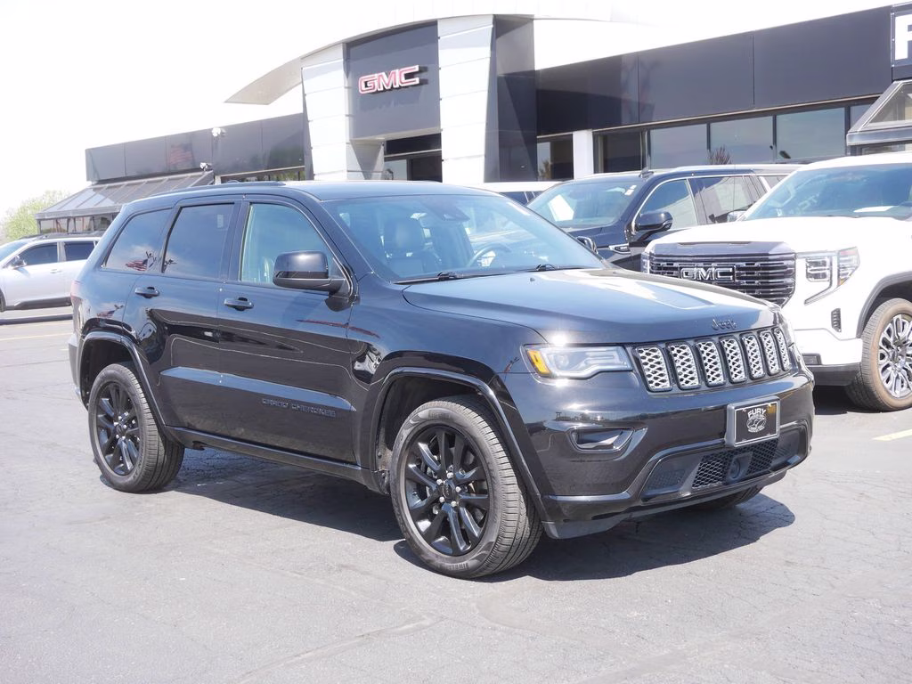 2021 Diamond Black Crystal Pearlcoat Jeep Grand Cherokee Laredo X 4X4 SUV