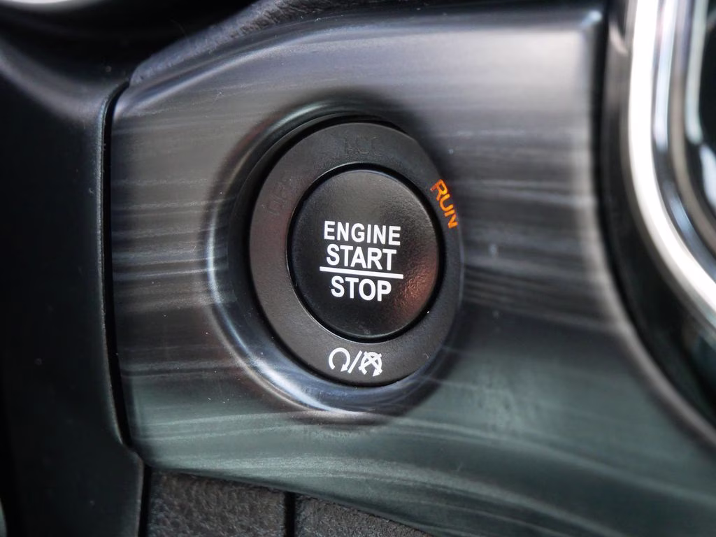 2021 Diamond Black Crystal Pearlcoat Jeep Grand Cherokee Laredo X 4X4 SUV