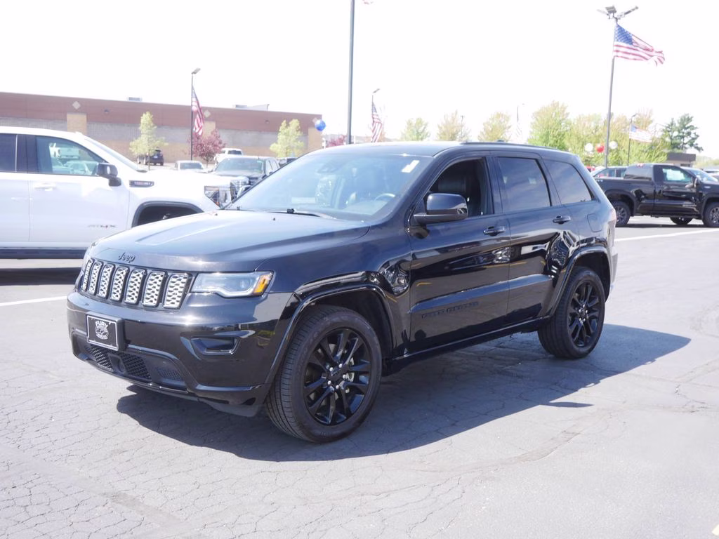 2021 Diamond Black Crystal Pearlcoat Jeep Grand Cherokee Laredo X 4X4 SUV