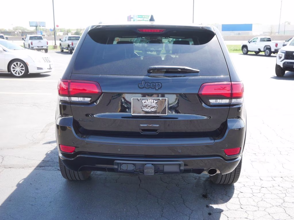 2021 Diamond Black Crystal Pearlcoat Jeep Grand Cherokee Laredo X 4X4 SUV