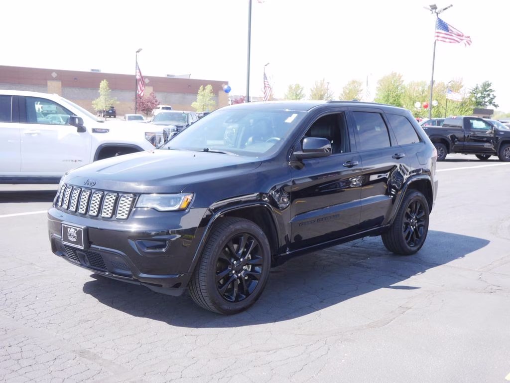 2021 Diamond Black Crystal Pearlcoat Jeep Grand Cherokee Laredo X 4X4 SUV