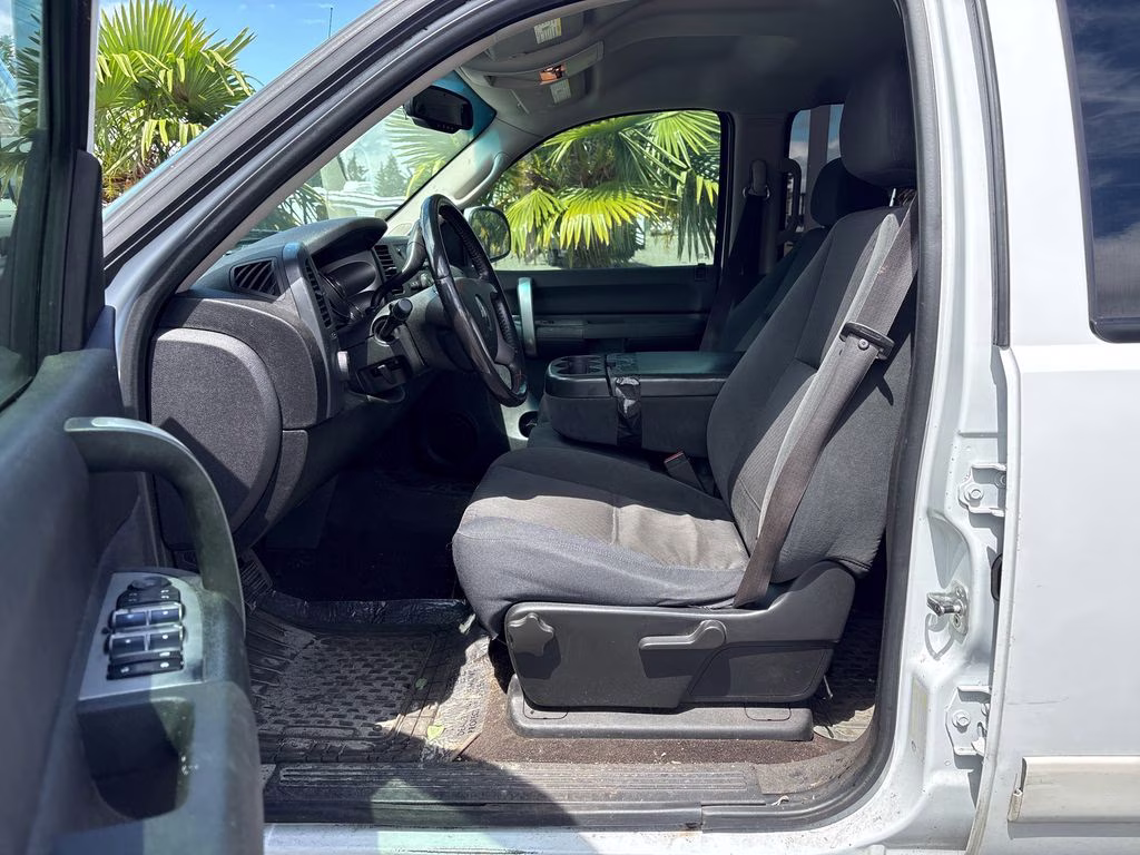 2008 Summit White Chevrolet Silverado 1500 LT RWD Truck