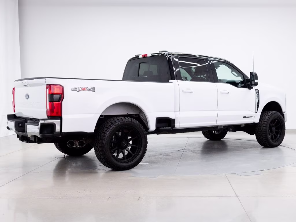 2024 Oxford White Ford Super Duty F-250 SRW Lariat 4X4 Truck