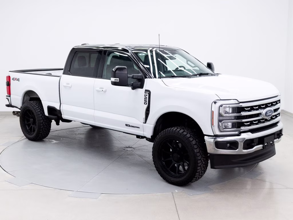2024 Oxford White Ford Super Duty F-250 SRW Lariat 4X4 Truck