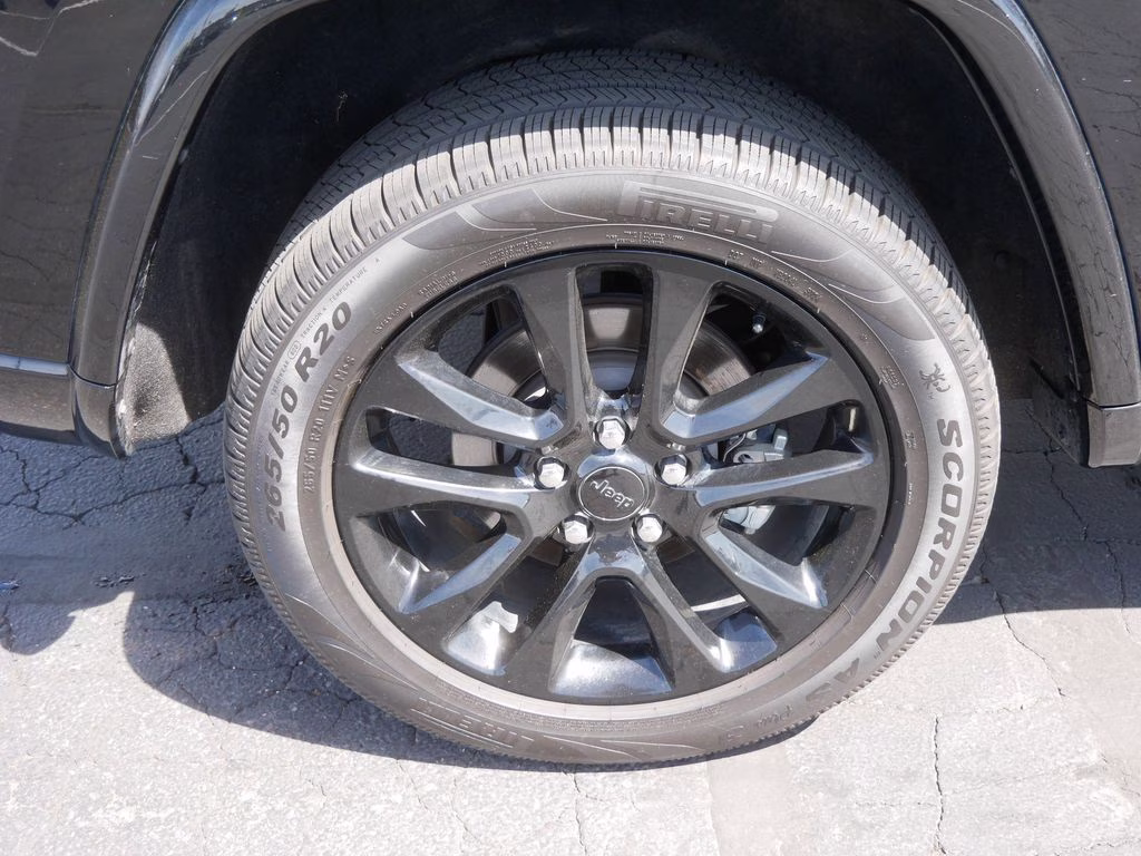 2021 Diamond Black Crystal Pearlcoat Jeep Grand Cherokee Laredo X 4X4 SUV