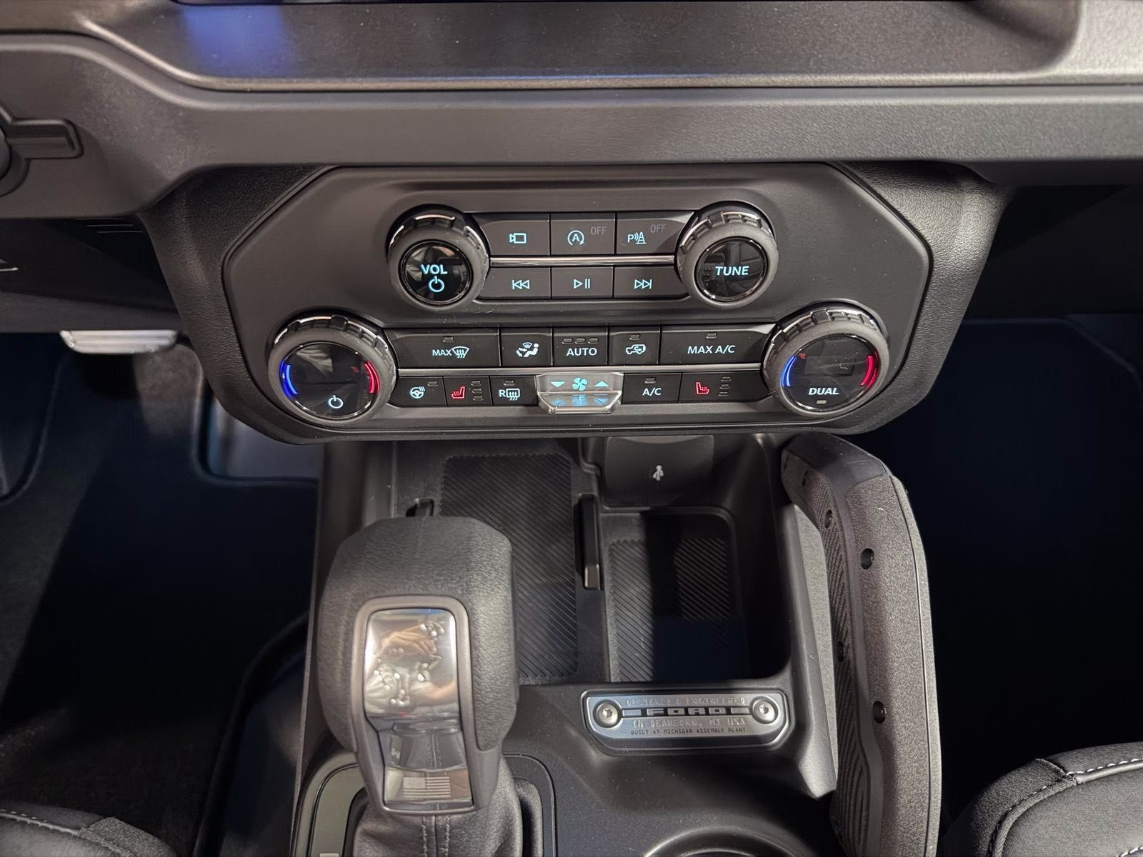 2026 Desert Sand Ford Bronco Badlands 4X4 SUV